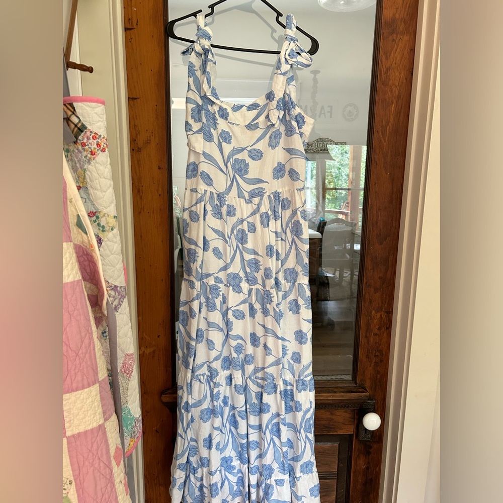 Emily McCarthy, Size Large, EUC